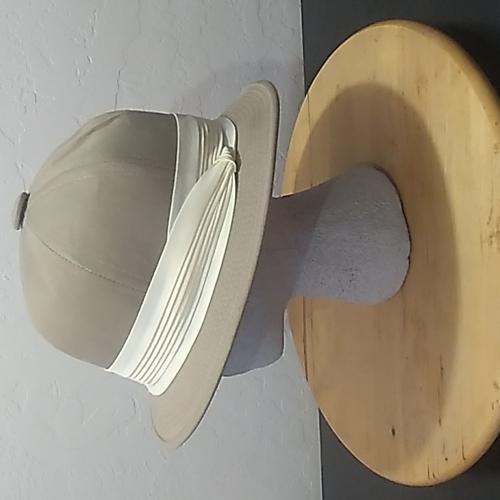 Safari hat